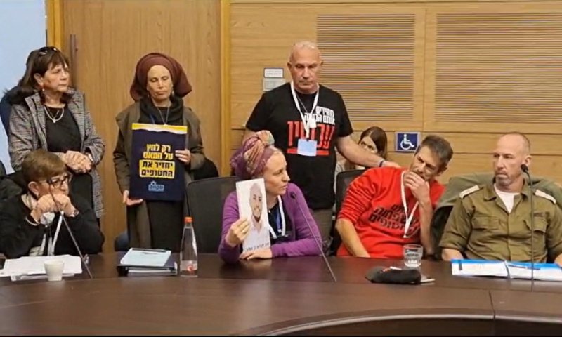 דודתו של החטוף בדמעות: רוצים עסקה שלא תסכן אותנו