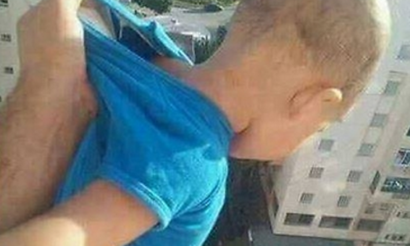 זעזוע ברשת: "1000 לייקים או שאני מפיל את התינוק"