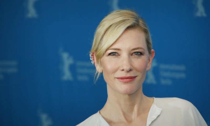 קייט בלאנשט מדגימה מסכה בפסטיבל הסרטים ונציה 2020