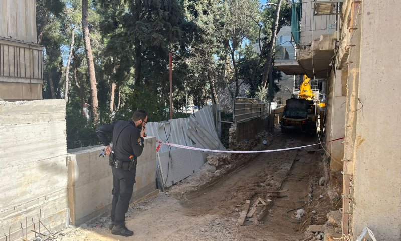 תאונה קשה בירושלים: פועל נפל מגובה, מצבו אנוש