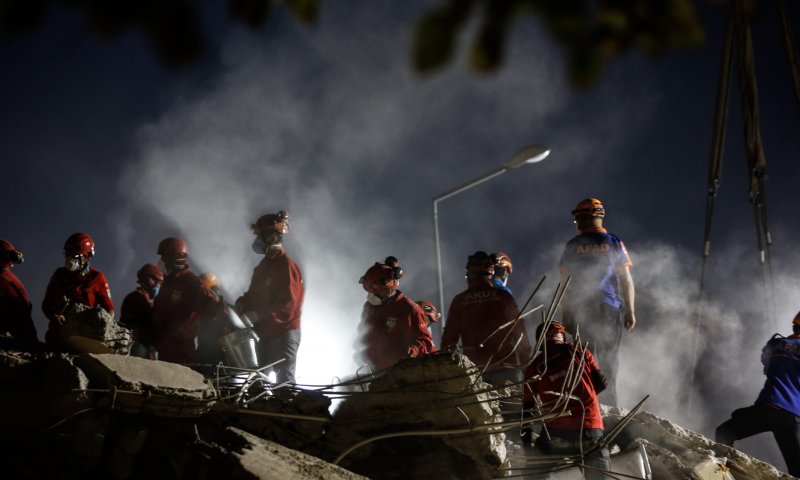 למעלה מ-7,800 הרוגים ברעידת האדמה בטורקיה