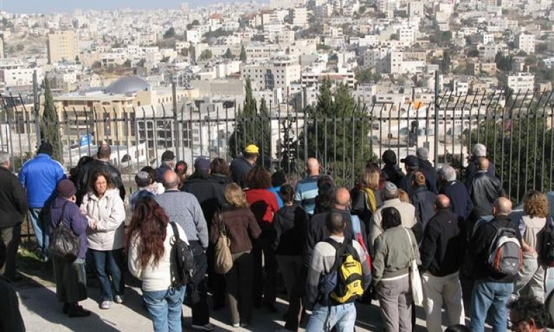 מאות ישראלים בביקור ראשון בחברון