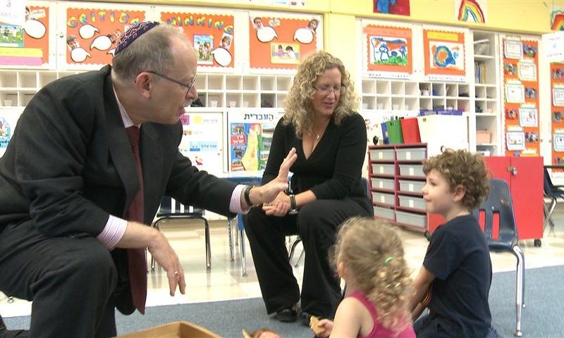 ימי החנוכה בערוץ 1: תיעוד מרתק על "קהילות מדליקות"