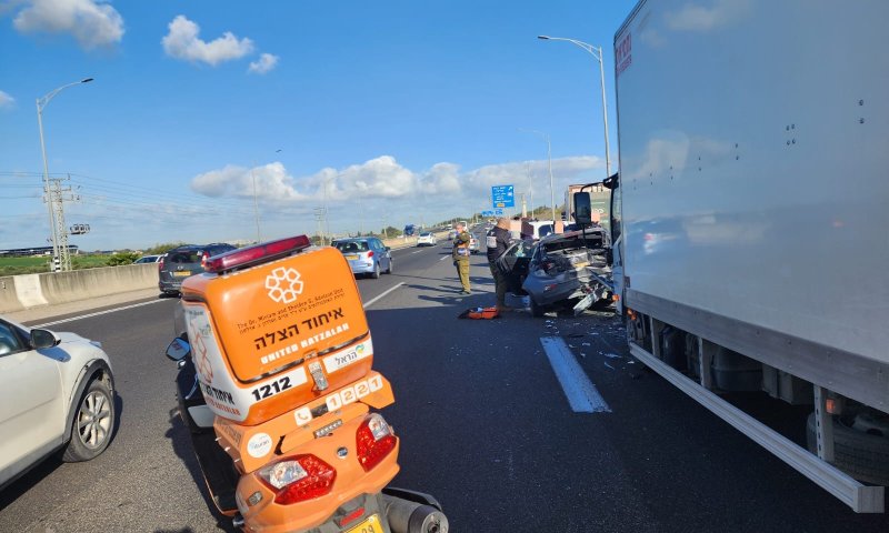 כביש 1: אישה נפצעה באורח בינוני בתאונת דרכים