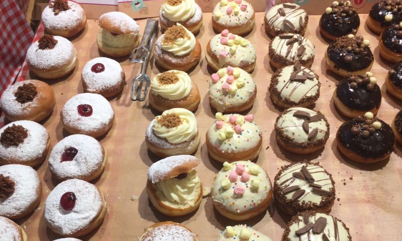 חנוכה ב'מאפה נאמן': עשרות סגנונות סופגניות בכל מילוי שתרצו