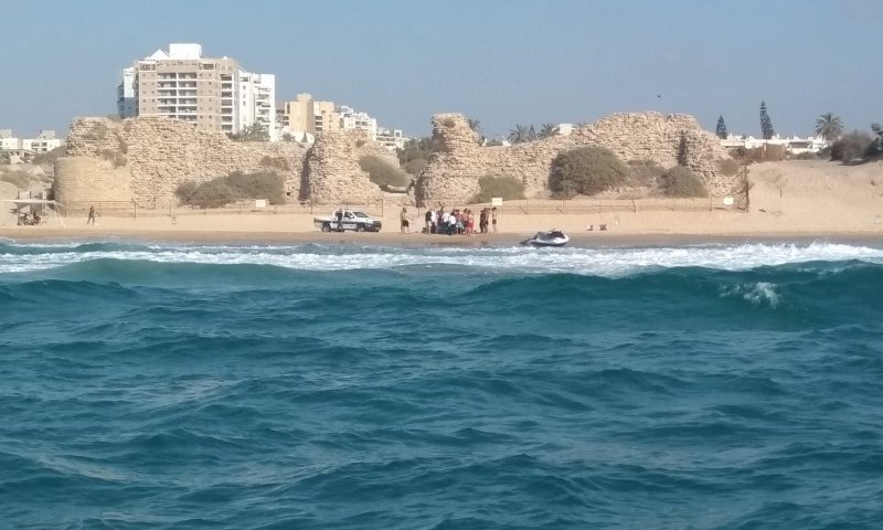 בן 30 קפץ להציל טובעת וטבע בעצמו; מצבו אנוש