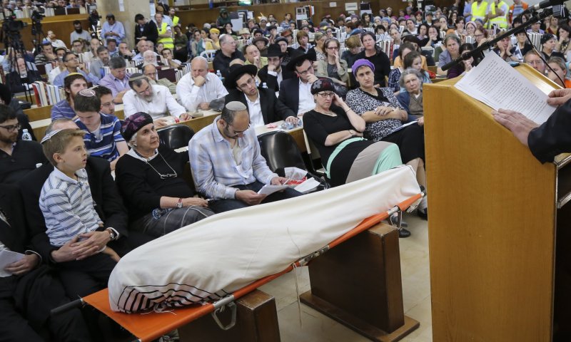 מיעוט הנוכחים בהלווית הרב ליכטנשטיין הייתה בושה למגזר