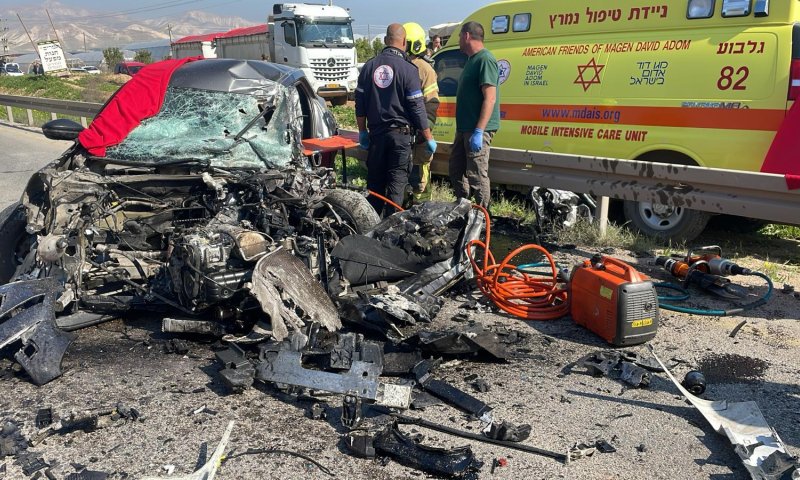 תאונה קטלנית: גבר נהרג מפגיעת משאית בכביש 90
