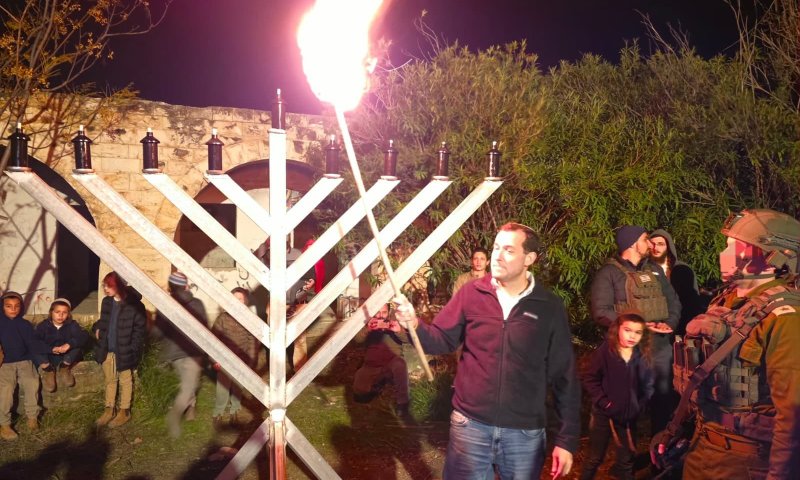 יוסי דגן בהדלקת נרות בשא-נור: "נוסיף עוד הרבה אורות"