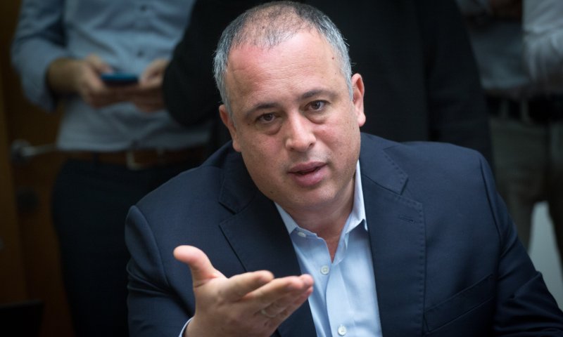 אחרי ורבין וברושי: גם חיליק בר לא יתמודד בעבודה