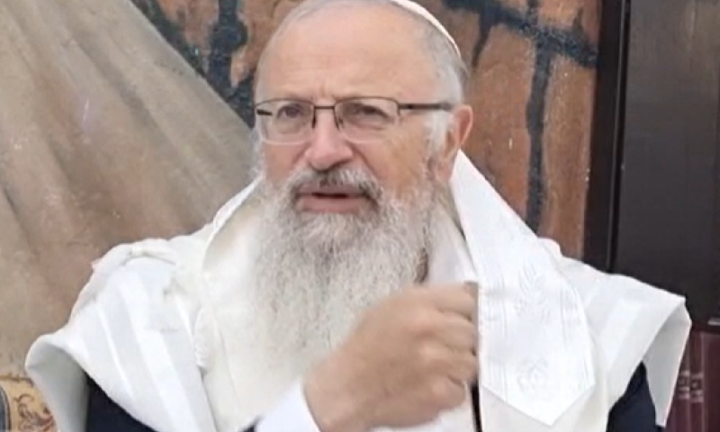 הרב שמואל אליהו: איך אפשר לומר הלל כשיש מלחמה?