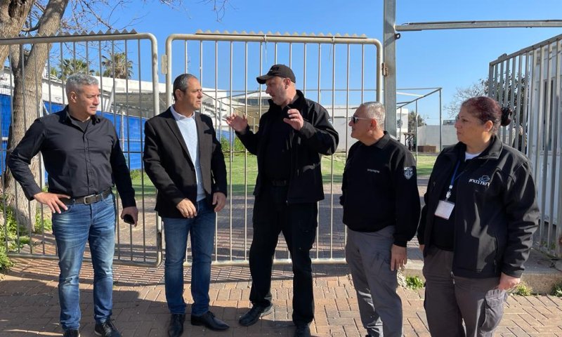 יום אחרי הפיגוע: בחדרה מנסים לחזור לשגרה