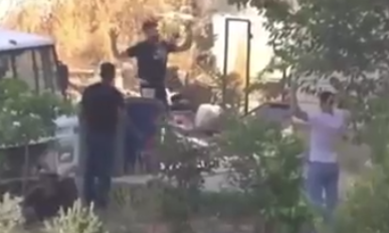 בתום חילופי אש: המחבלים יצאו עם הידיים למעלה |צפו