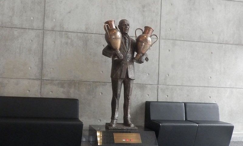 סיפורו של המאמן היהודי שהטיל קללה על קבוצתו