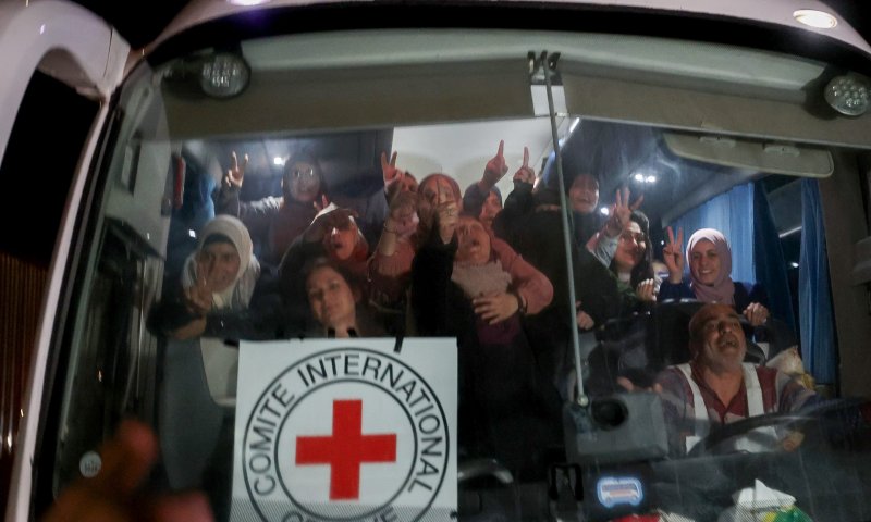 ההצעה המצרית: 6 חטופים ישוחררו &ndash; 3 מהם בחיים