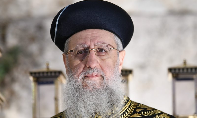 הרב דוד יוסף נגד אחיו: "אסור לאיים בירידה מהארץ"