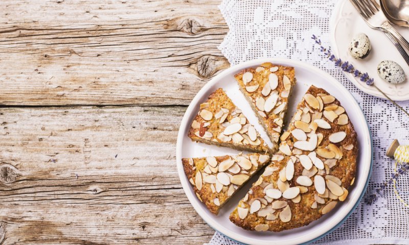 השקדיה פורחת: מתכון לעוגת שקדים לשבת אביבית
