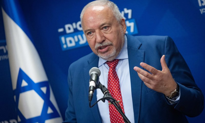 מכה לגדעון סער: חבר מפלגת 'תקווה חדשה' מצטרף לליברמן