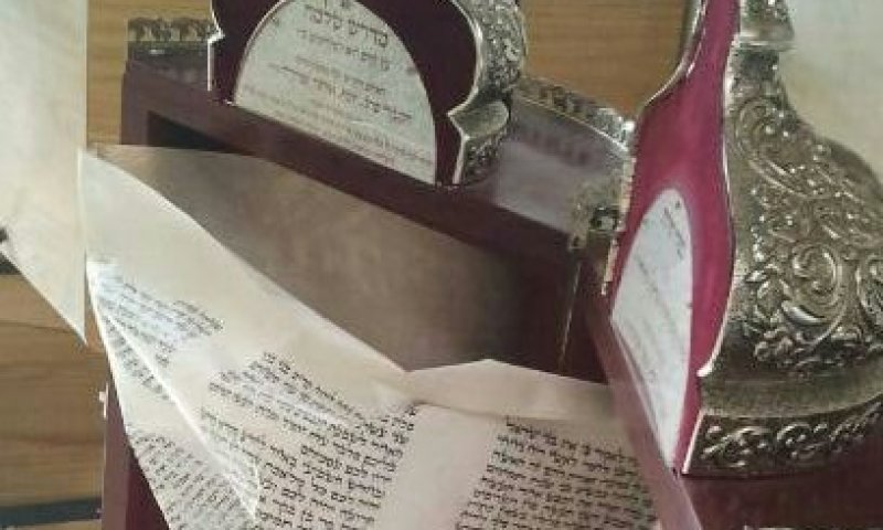 בדואים פרצו ל'נתיבות יוסף' והשחיתו את ספרי התורה