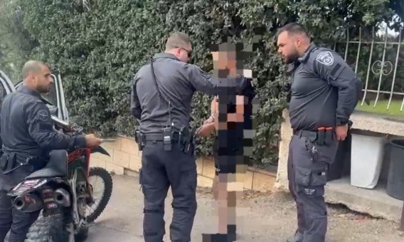 צפו במרדף הדרמטי | נהג בפרעות באופנוע ללא רישיון