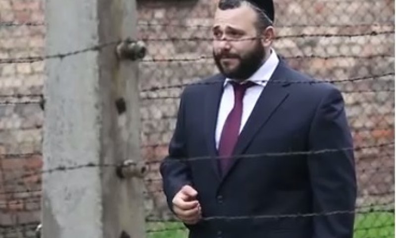 יום השואה הבינלאומי: צודיק גרינוולד מצמרר עם "אב הרחמים"