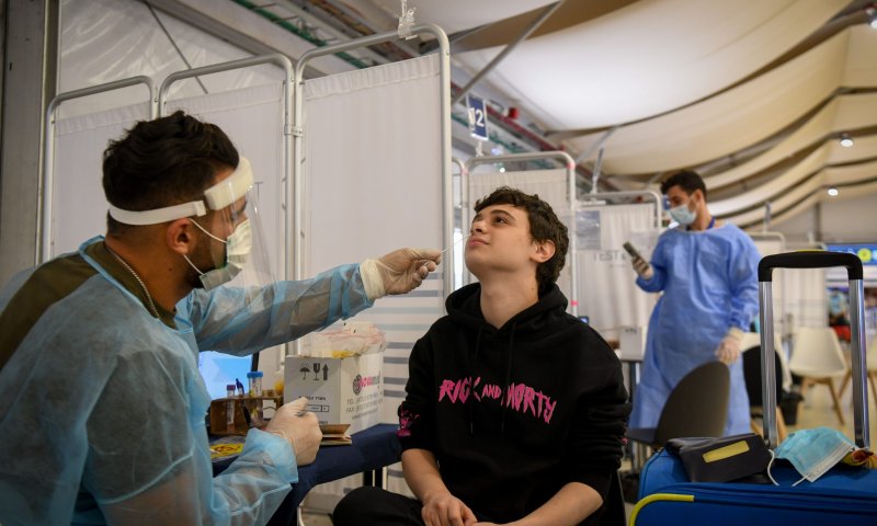 אחרי הסרת המסכות: האם מגבלות נוספות יבוטלו?