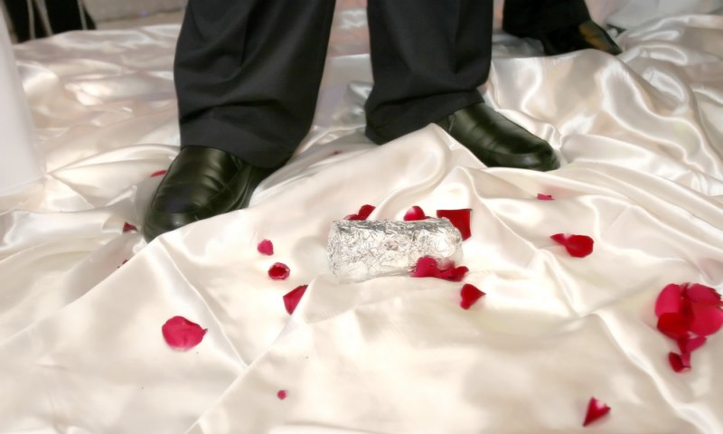 בניגוד להפחדות: אחוז אפסי של יהודים שמתחתנים בחו"ל