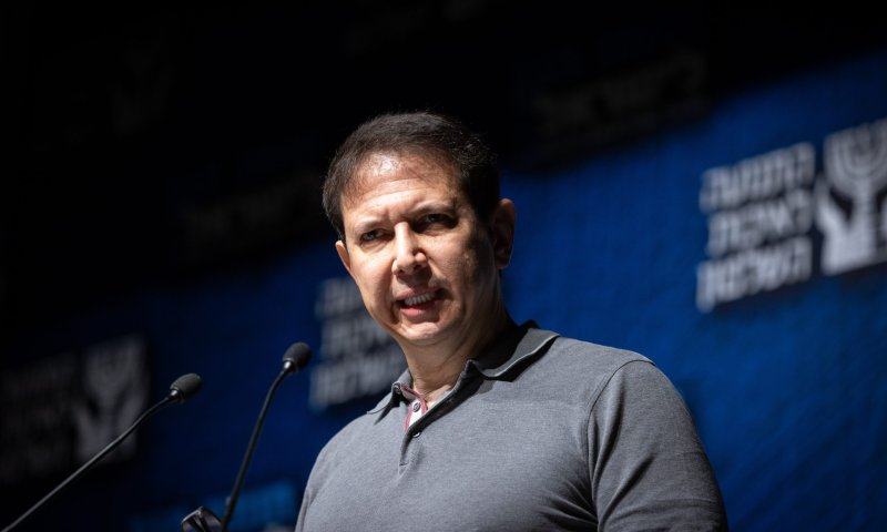 בגלל מבצע הביפרים: רונן ברגמן תובע את גדי טאוב