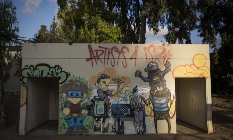 מוכנים לירי: בדרום פותחים מקלטים ציבוריים לתושבים