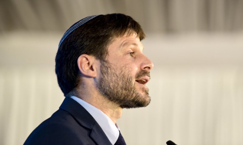 סמוטריץ': "הרכבת הקלה עוד תגיע לצומת תפוח"