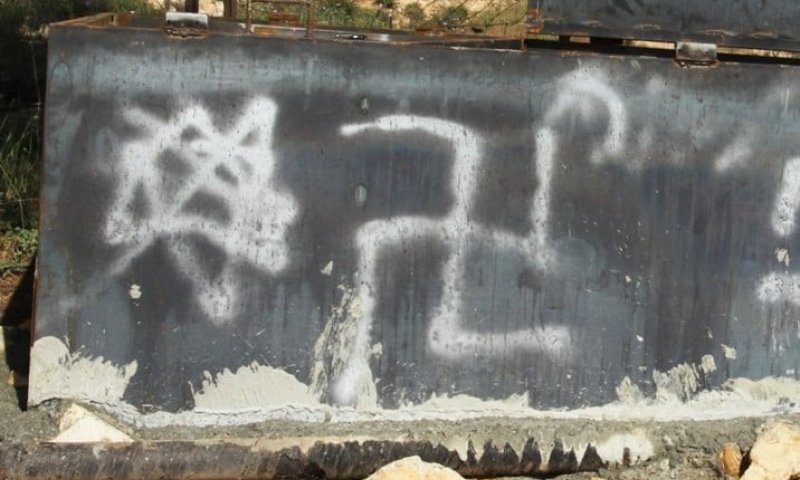 בכל דור ודור: צלבי קרס בכרמי בת-עין