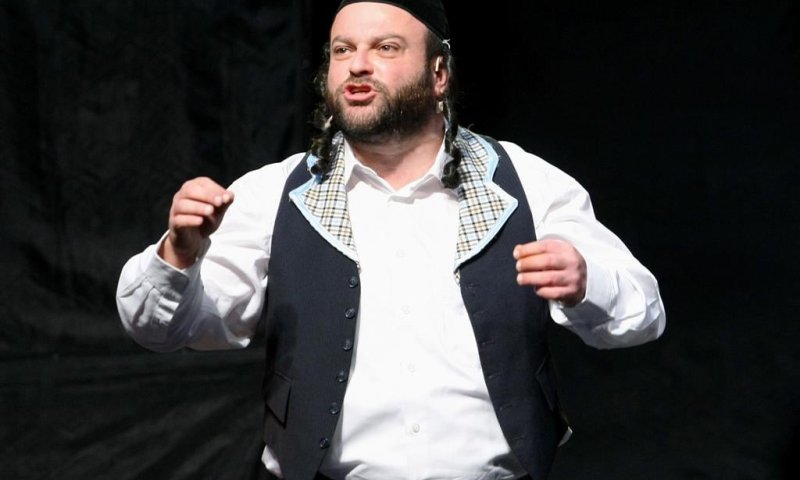 "התקשורת שמאלנית. עכשיו תעביר את הקוגל, בבקשה."