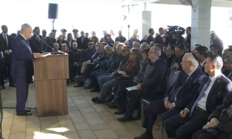 משה ארנס מובא למנוחות &bull; נתניהו: "נפרד ממך בדמע"