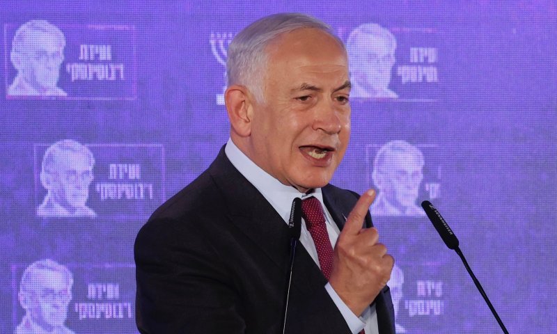 לעיני כולם | נתניהו נזף בשר החדש: "אתה נותן נשק לאופוזיציה"