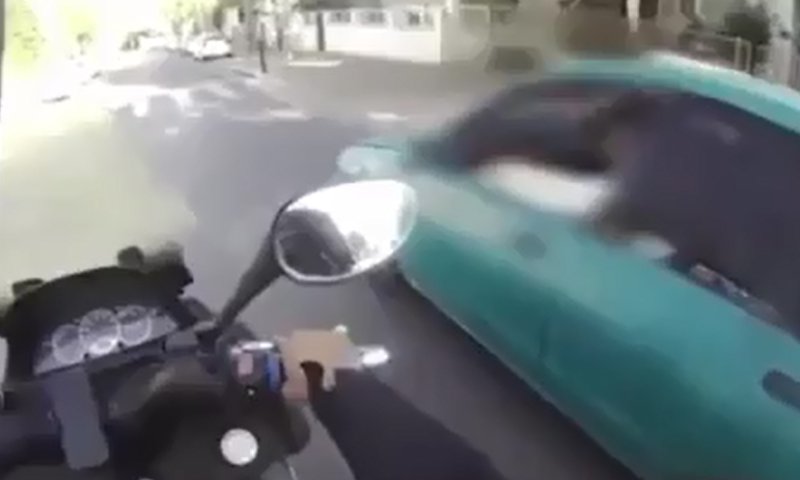 אלה ברכב: צפו ב-9 חרדים מצטופפים במאזדה קטנטנה