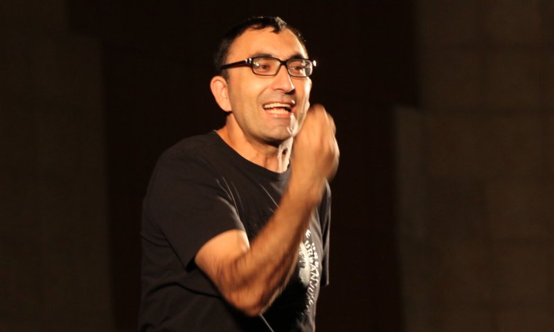 קורע: ישראל קטורזה בטיפים לחיי הנישואים. צפו