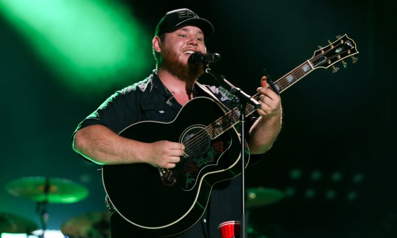 צפו: ביצוע פנומנלי ללהיט מ- 1988 בטקס הגראמי