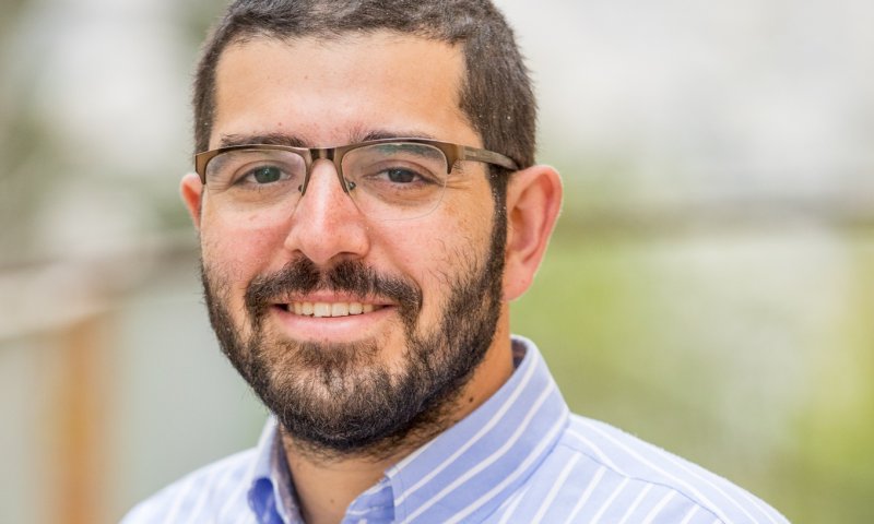 עומדים מבחוץ: קשה לנו להתחבר ליום הזיכרון