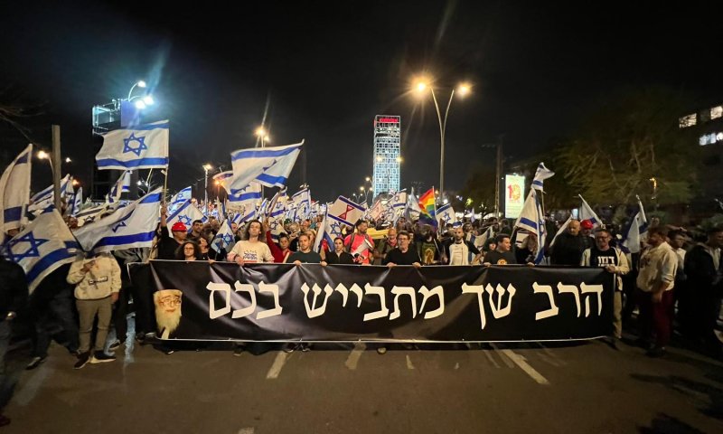 אלפי מפגינים כבר בבני ברק | תיעוד הפרובוקציה