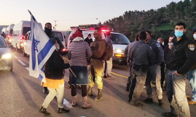 התושבים הגיעו לבלום את הפרצה בגדר ההפרדה