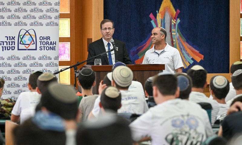 הרצוג בישיבת נווה שמואל: צריכים לנהל מו"מ רציני לעסקה