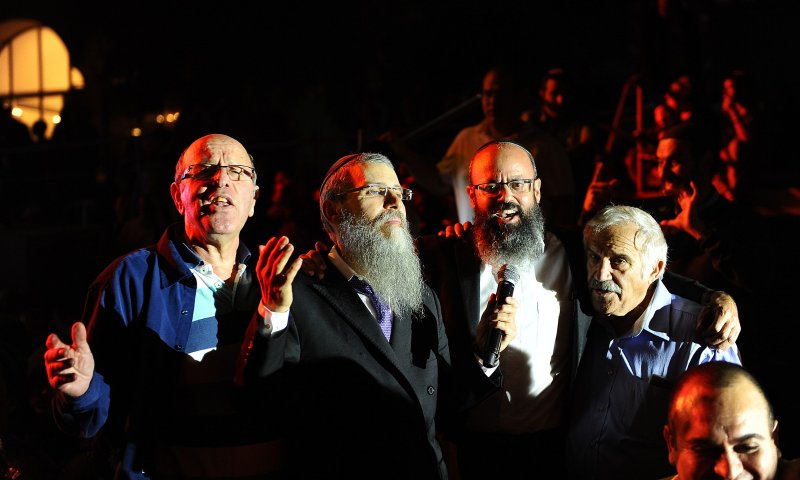 פריד עולה להר הזיתים: ענק הזמר במופעים משותפים