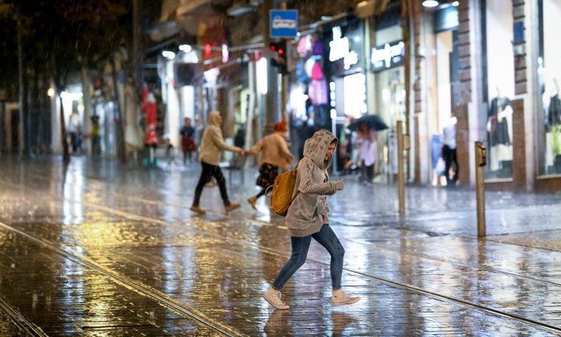 לקראת הסערה המשטרה מזהירה: "מומלץ להישאר בבית ולדחות טיולים"
