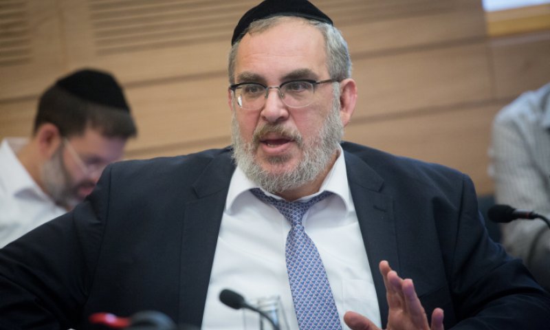 ח"כ אשר על לפיד: "כושל ואטום, כל מה שהוא יודע זה לוליינות"