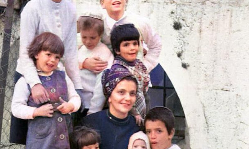 הנהג הסתכל עלינו בתמיהה: 'כיוון אחד לחברון'?