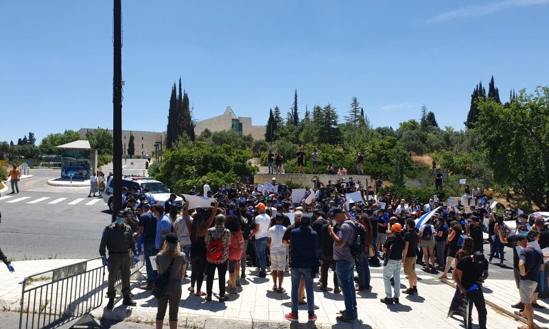 צפו: אלימות קשה במחאת תעשיית התרבות