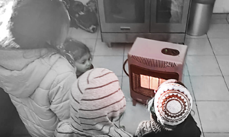 בשמאל תוקפים את חיבור ההתיישבות הצעירה לחשמל