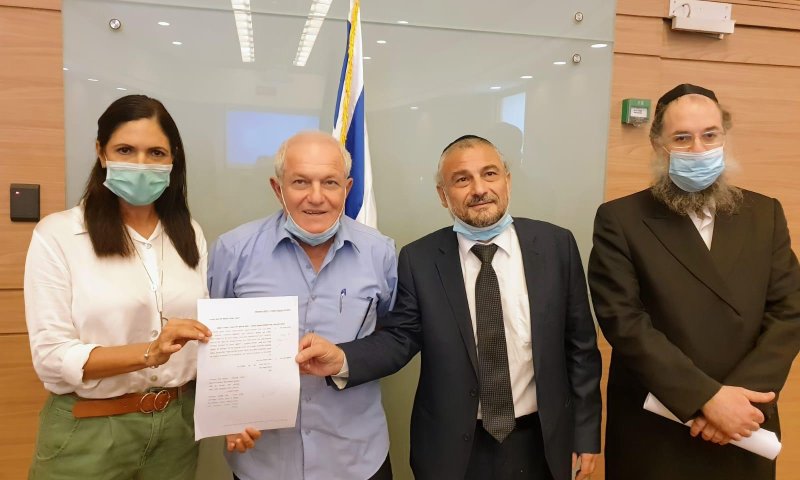 אושר: חובה לפרסם פערי שכר בין עובדים לעובדות