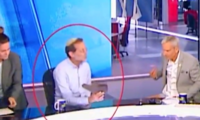 פייגלין חשף מה הוא מחביא בנעל והימם את האולפן