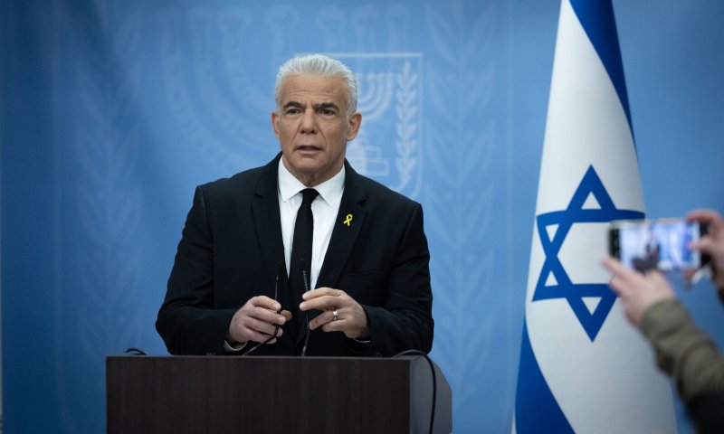 לפיד מגיב לנתניהו: "איתך נפסיד במלחמה"